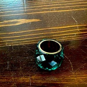 Gorgeous emerald green Swarovski crystal ring in immaculate condition.